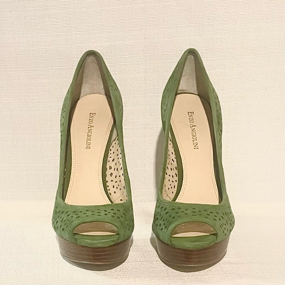 EA Sully Perforated Suede Platform Pump - Picture 4 of 13